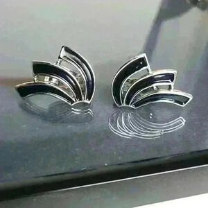 Vintage Sarah Coventry black enamel earrings in Silver Tone